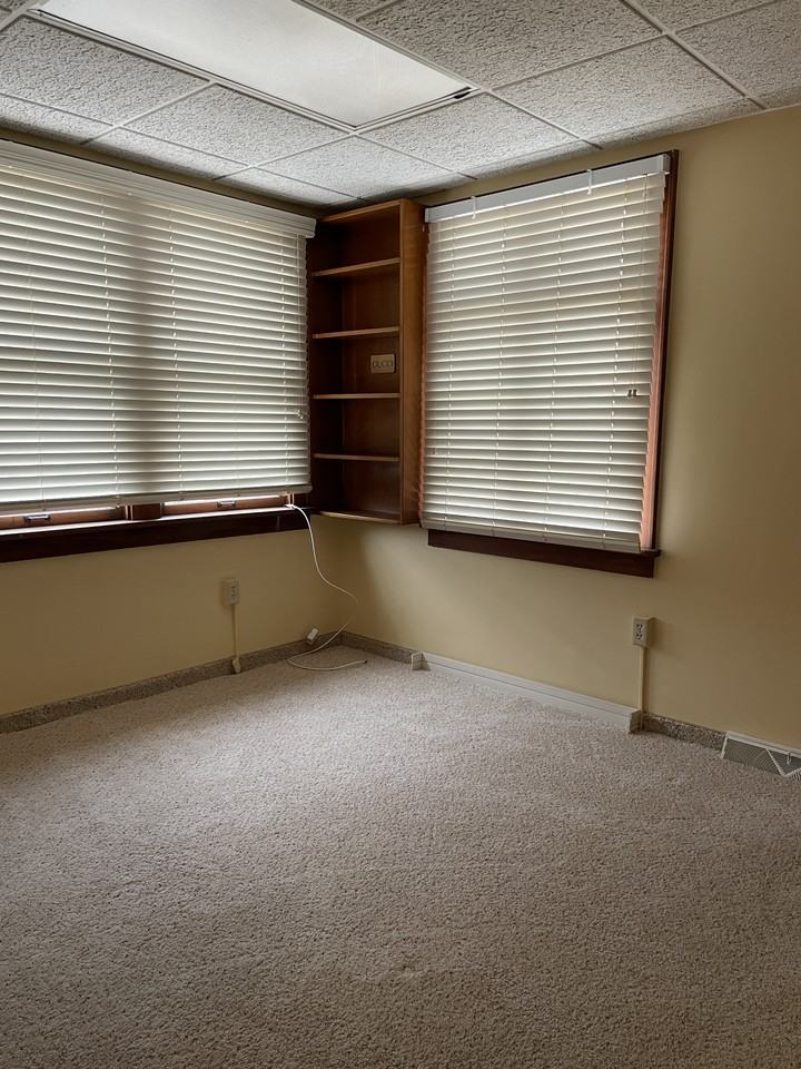 115 E Broadway St #1 - Photo 5 of 11