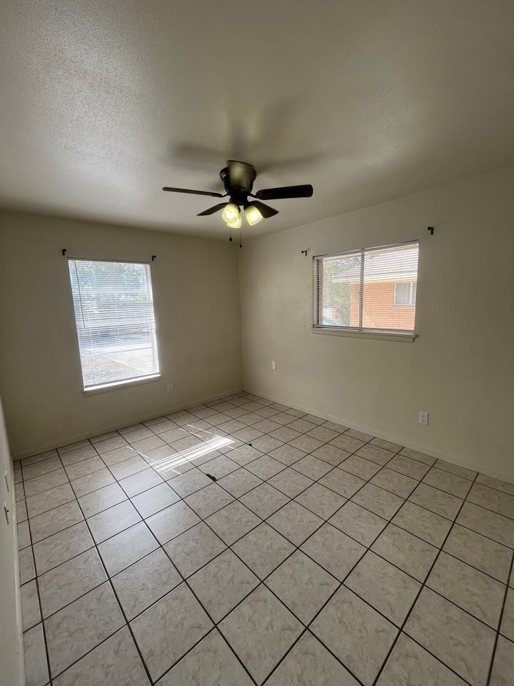 Hillyer St #1002 - Photo 7 of 13