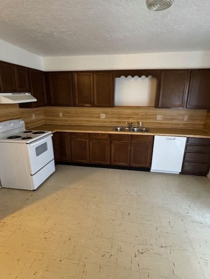 131 Crystal Cir - Photo 3 of 7