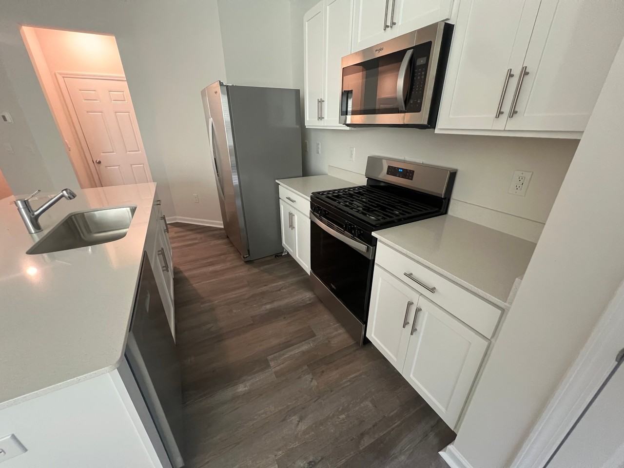 152 Starlight St - Photo 2 of 29