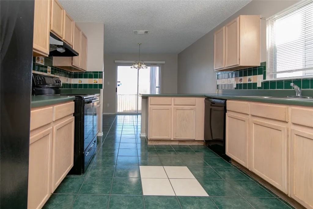 12931 Heyerdahl - Photo 6 of 50