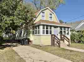 featured image of 923 Randall St #1