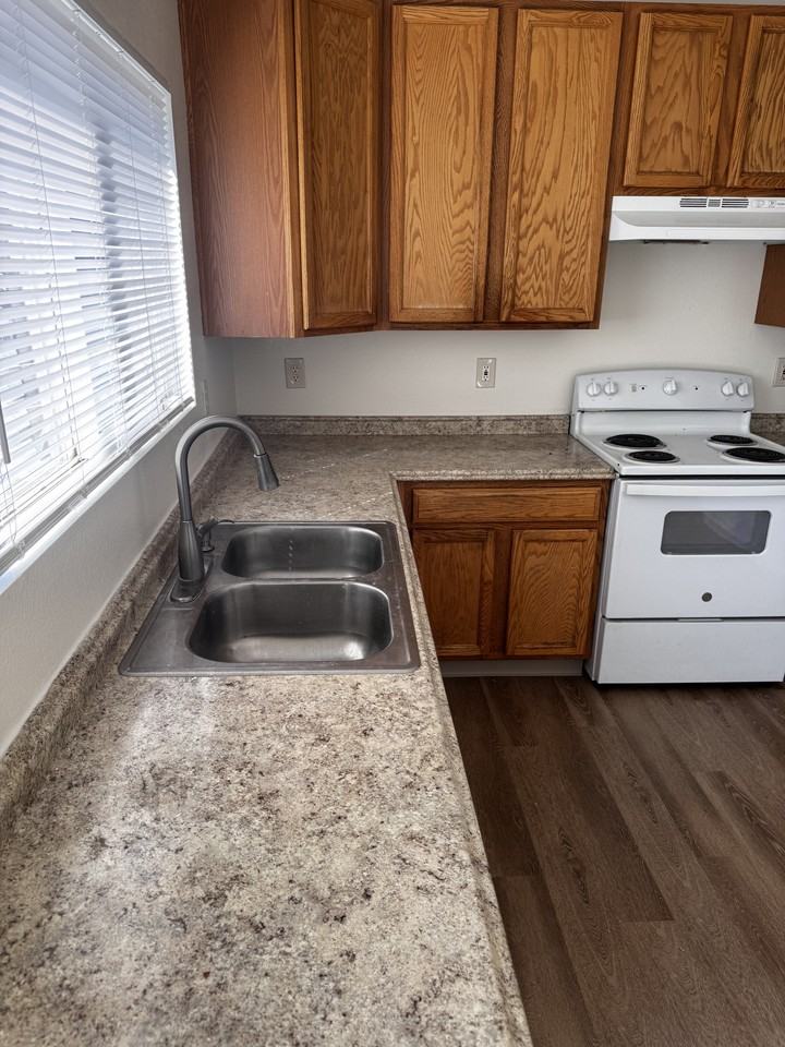 134 S Elkhart St - Photo 5 of 13