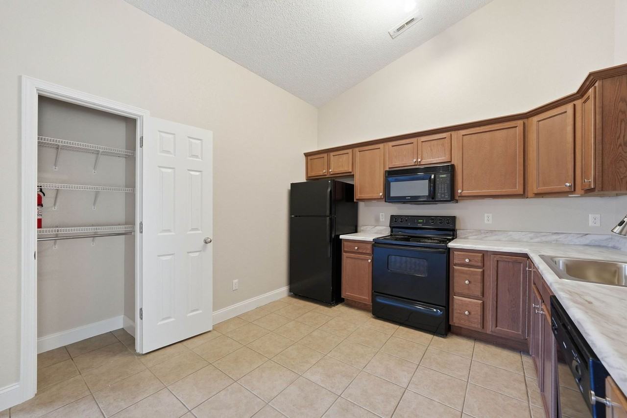 Suncrest Village - Photo 7 of 29