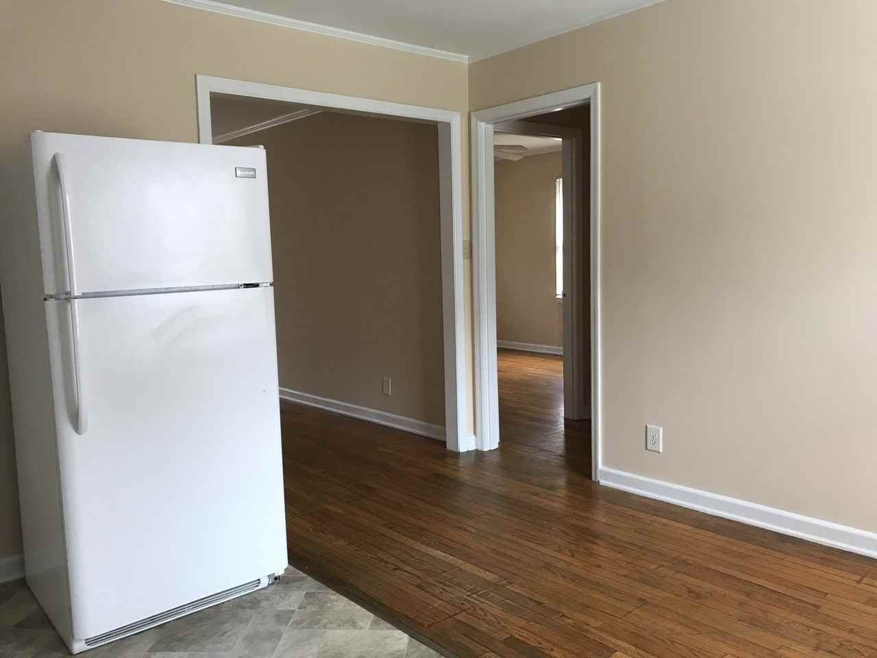 419 Banks St #A - Photo 5 of 12