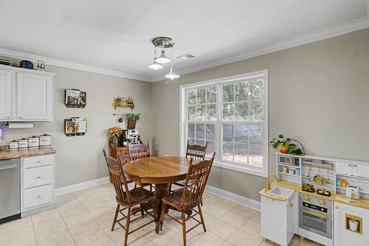 220 Jackson Avenue Northeast NE #1 - Photo 5 of 24