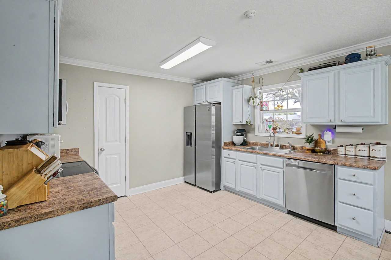 220 Jackson Avenue Northeast NE #1 - Photo 6 of 24