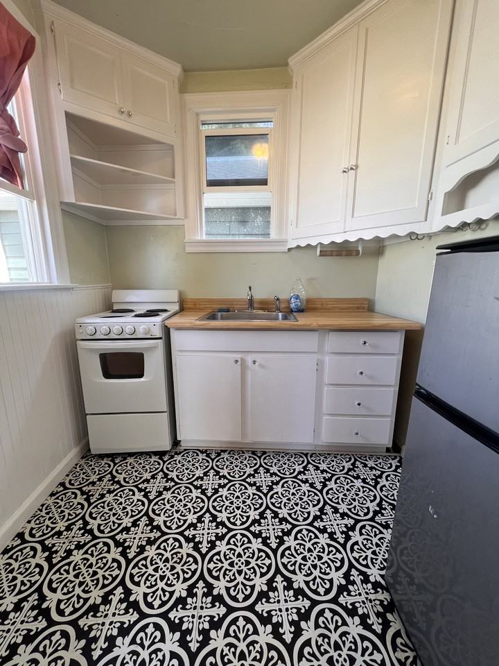 415 S Auburn St #1 - Photo 3 of 9