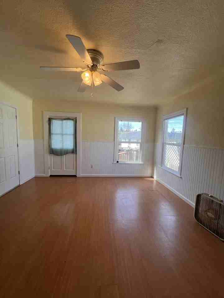 415 S Auburn St #1 - Photo 5 of 9