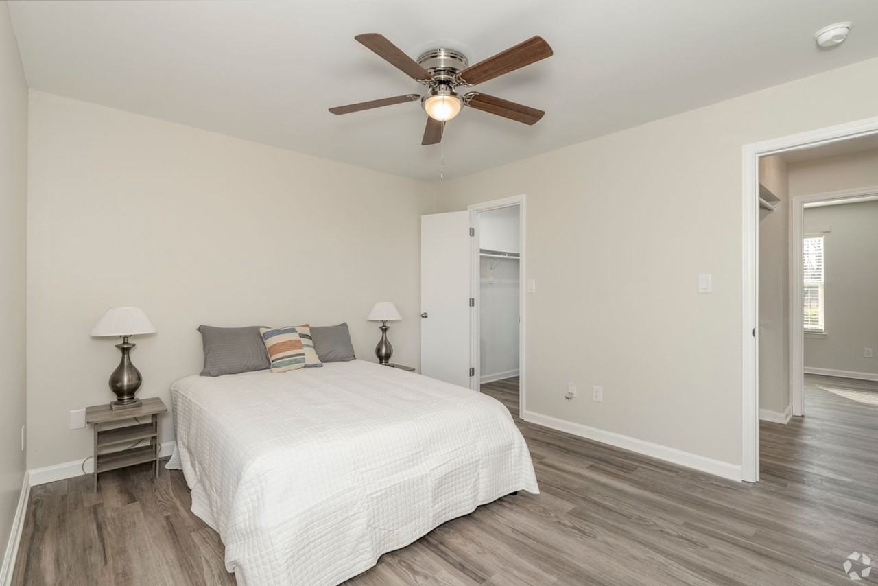 Hidden GEM 2BD Home with WiFi & Washer/Dryer | 1 Month Free on a 13 - Photo 7 of 23