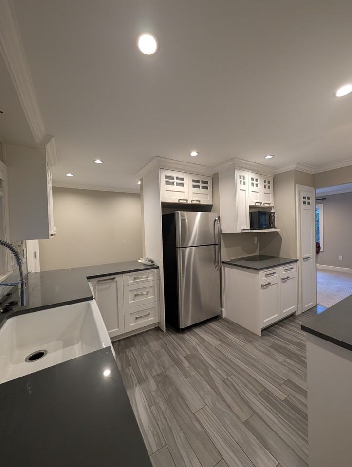 17558 18 Avenue - Photo 3 of 40