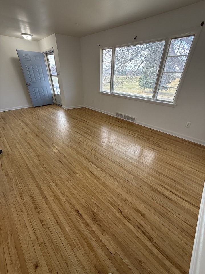 628 3rd Ave Nw #1 - Photo 4 of 29