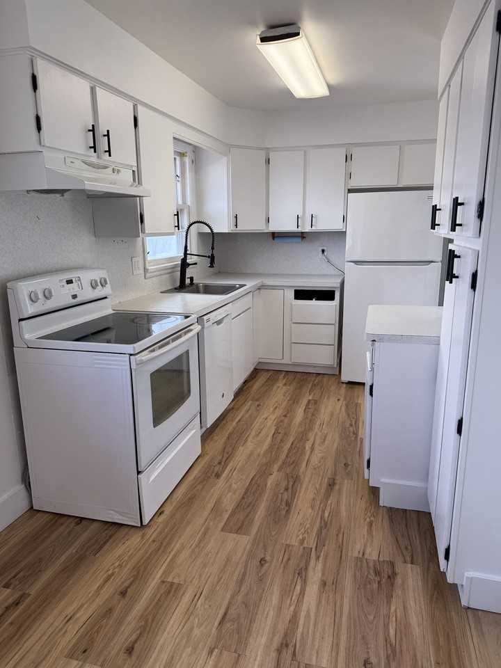 628 3rd Ave Nw #1 - Photo 7 of 29