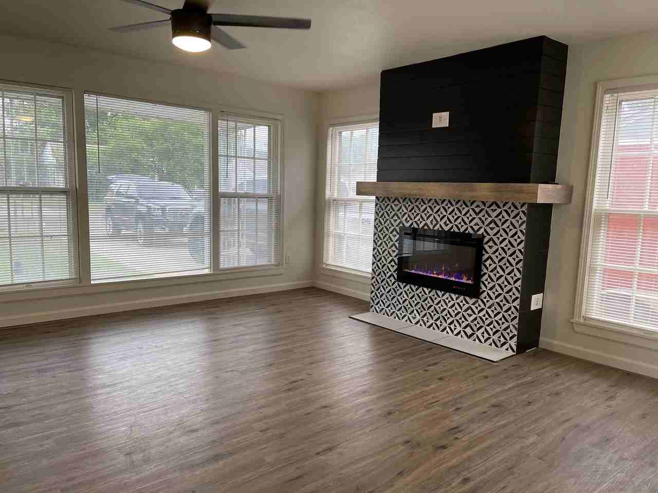 2608 31st St #1 - Photo 3 of 19