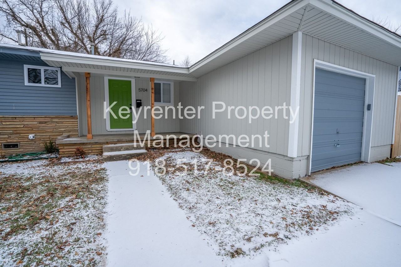 5704 E 30th Pl - Photo 3 of 14