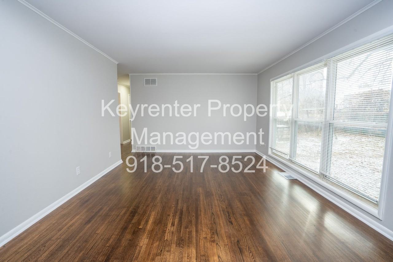 5704 E 30th Pl - Photo 6 of 14