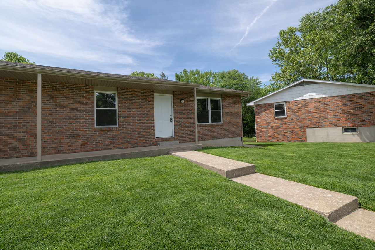 1321 S Roseta Ave - Photo 2 of 27
