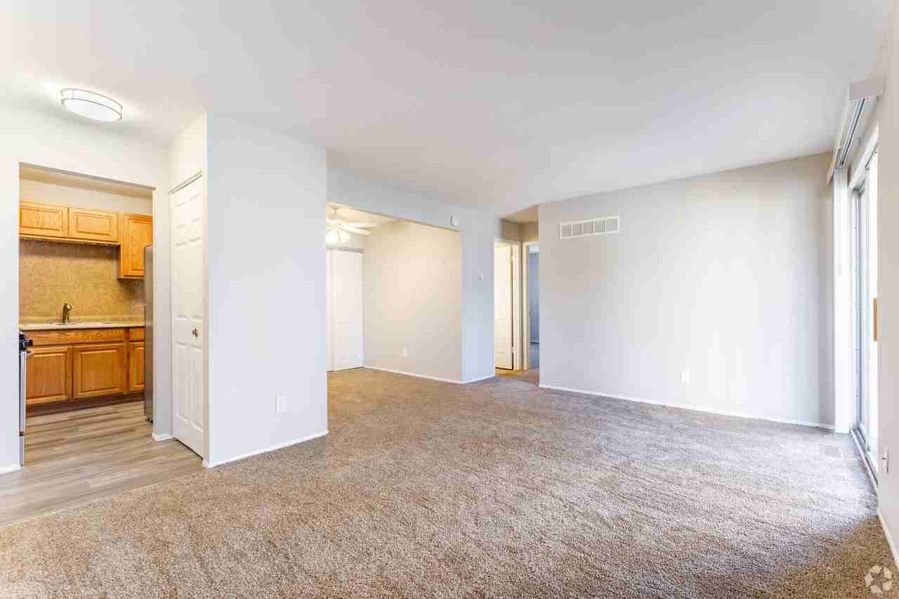 2430 Dexter Avenue - Mapleridge Apartments - 2 #2 - Photo 5 of 10