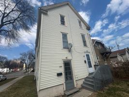 featured image of 937 W Maple St