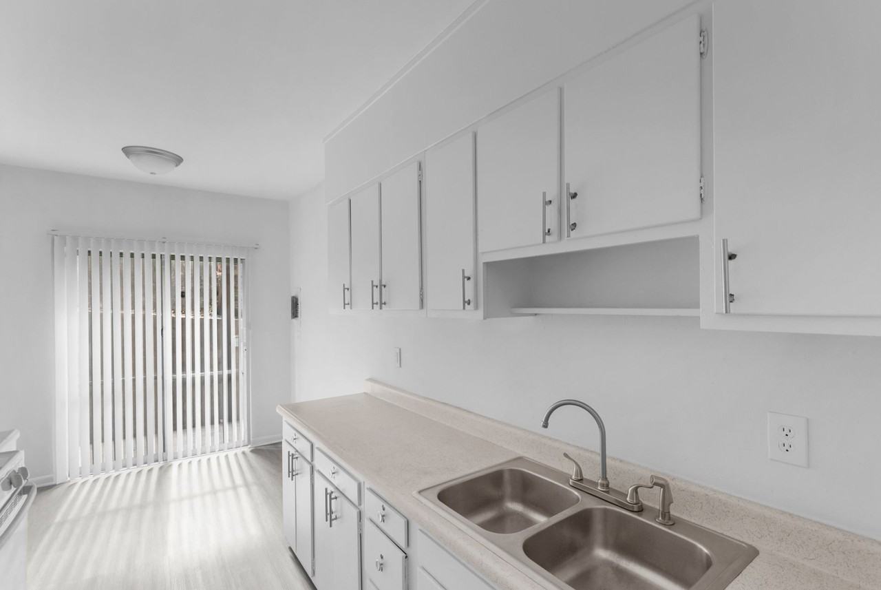 Oakmont Apartments - Photo 2 of 16