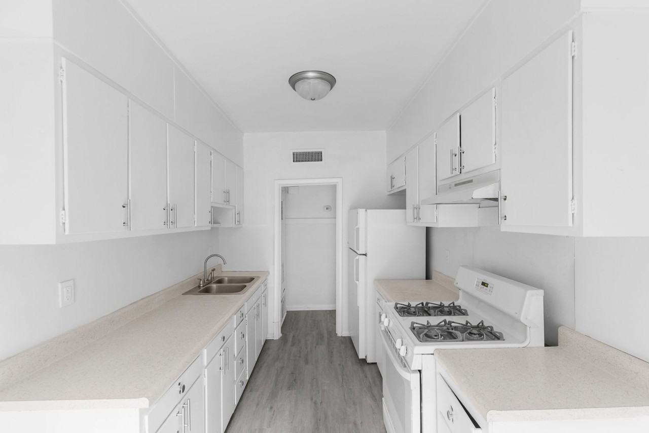 Oakmont Apartments - Photo 4 of 16