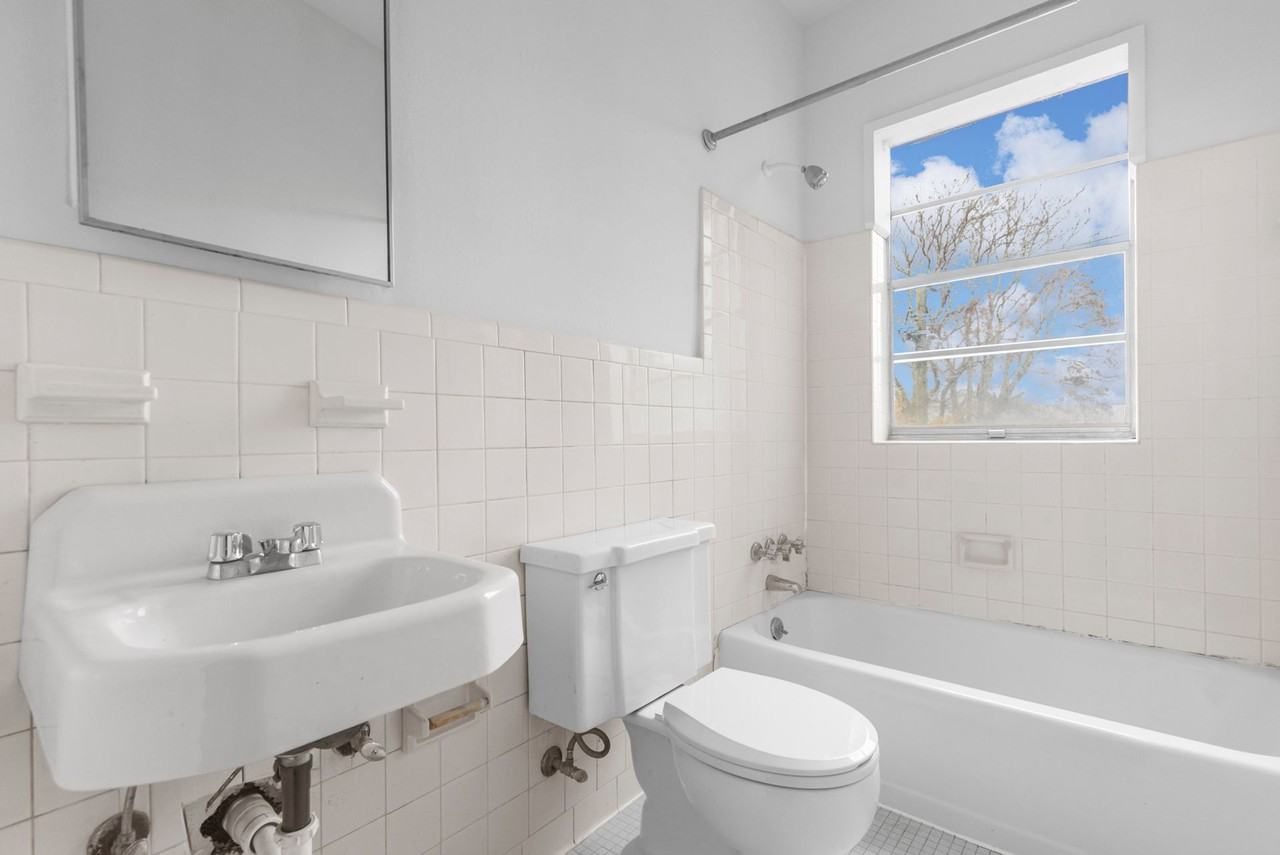 Oakmont Apartments - Photo 5 of 16