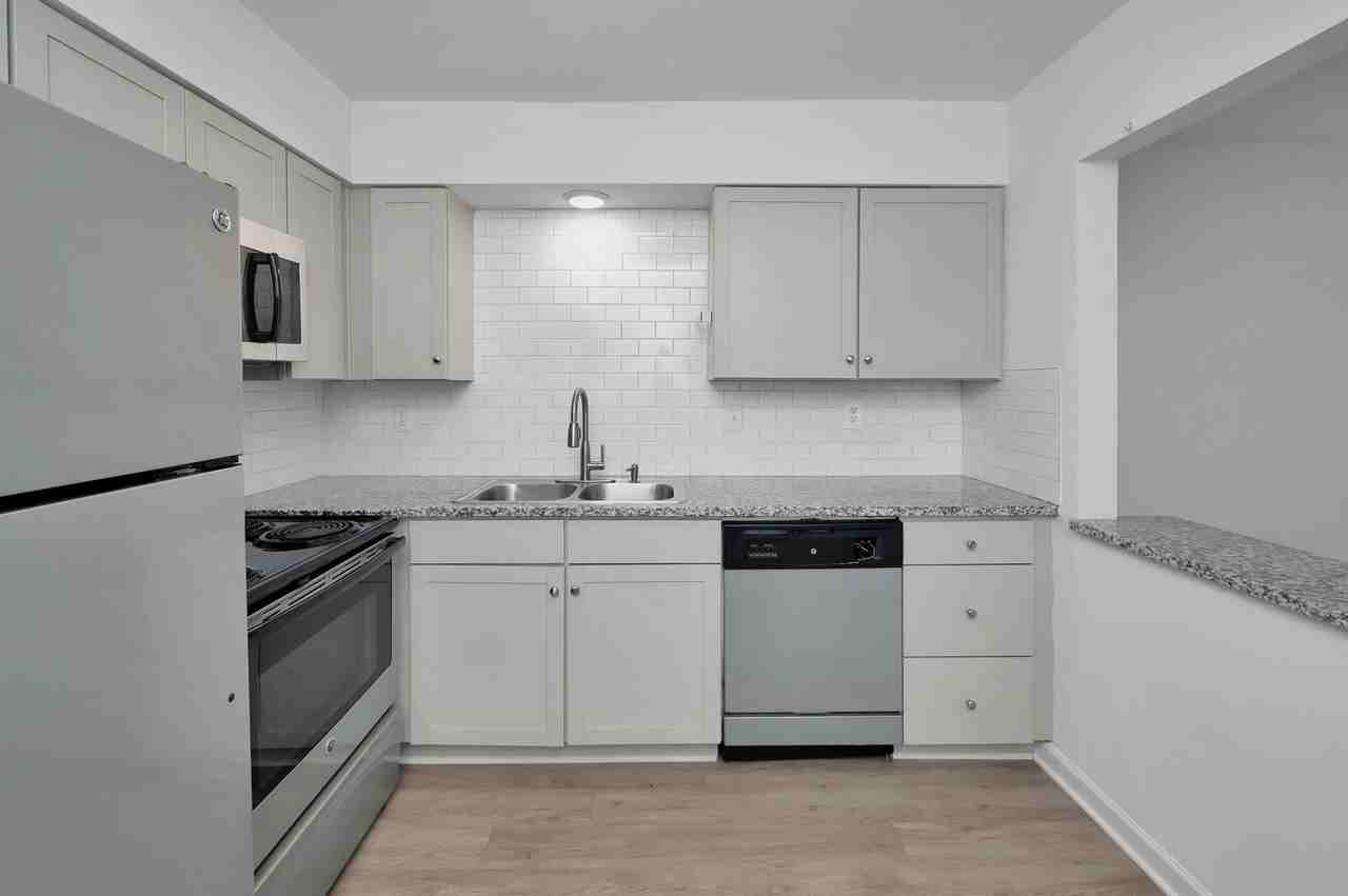 Parkside Place - Photo 2 of 50