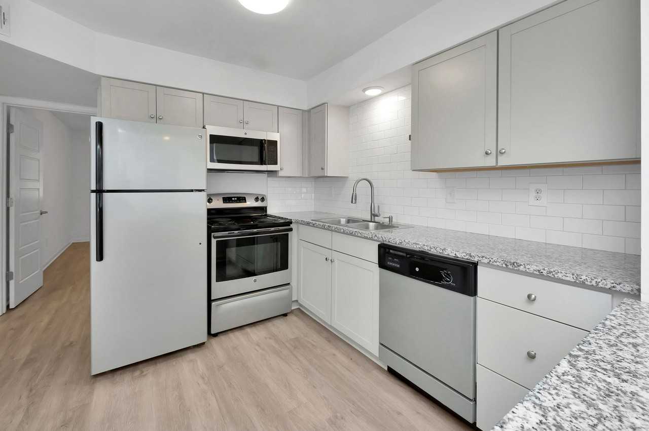 Parkside Place - Photo 5 of 50