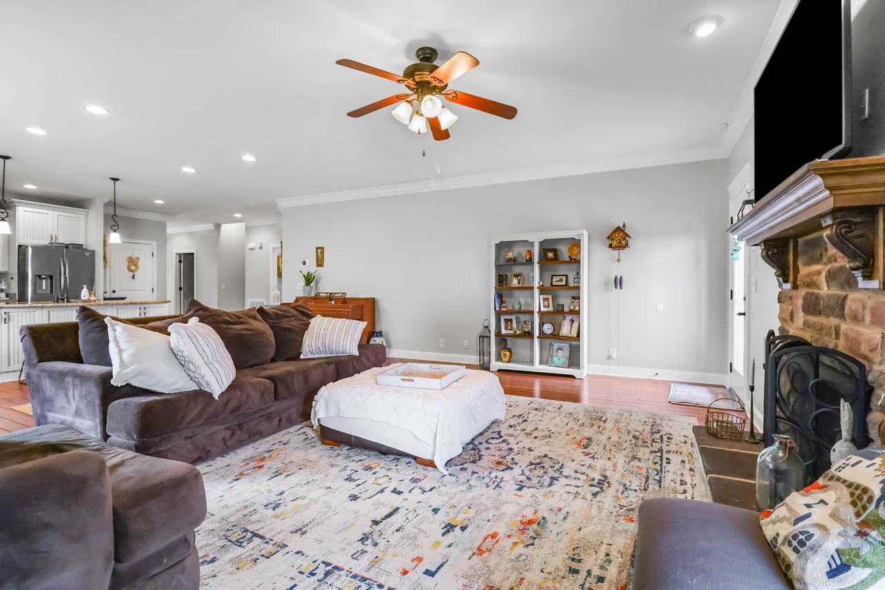 951 Willow Cir #1 - Photo 6 of 38