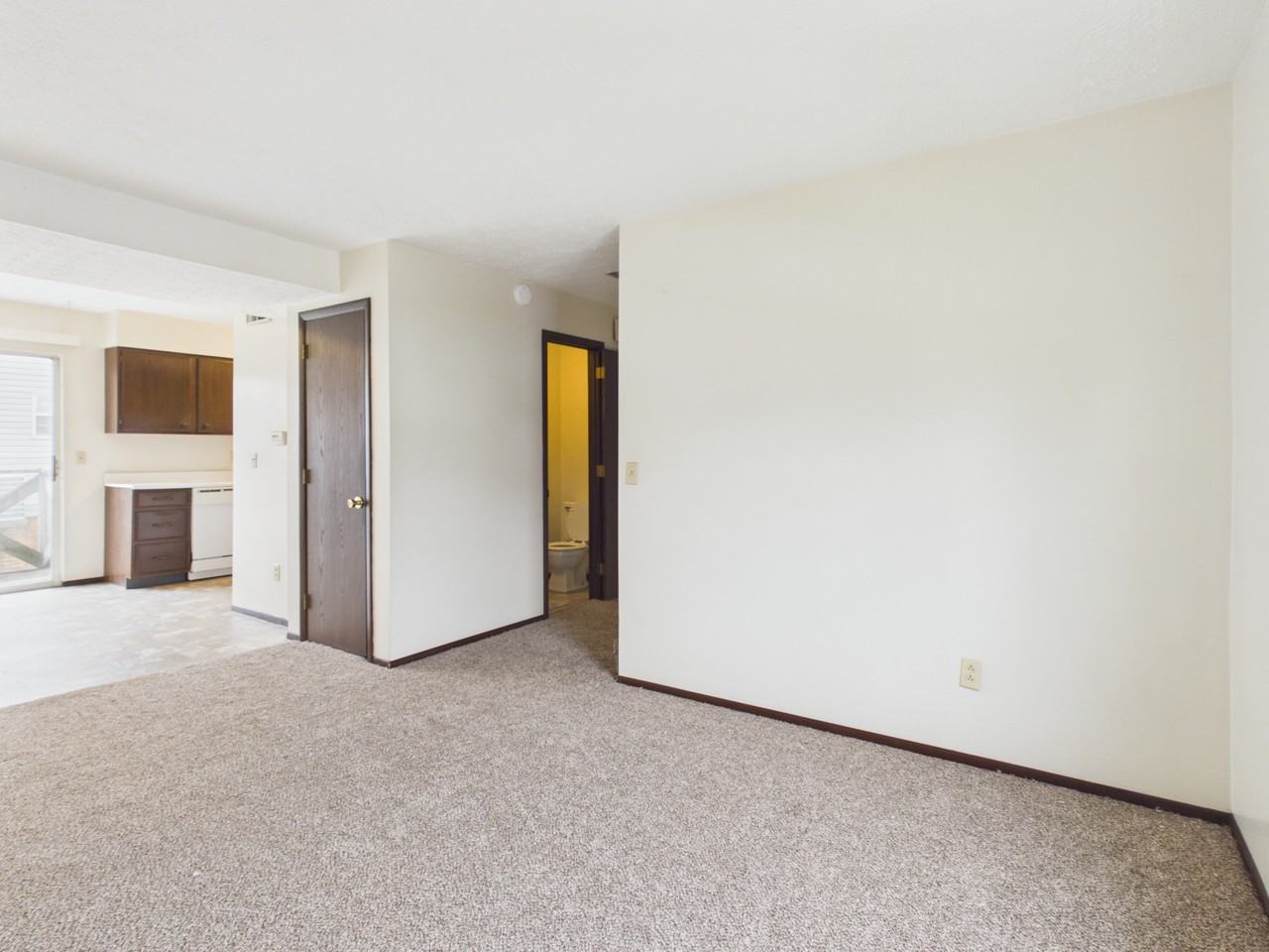 534 Martin Ave - Photo 3 of 18