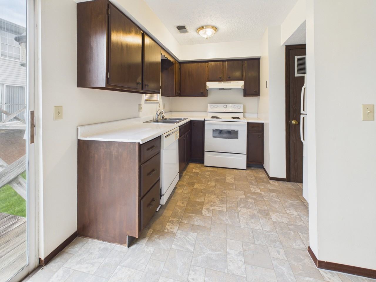 534 Martin Ave - Photo 6 of 18