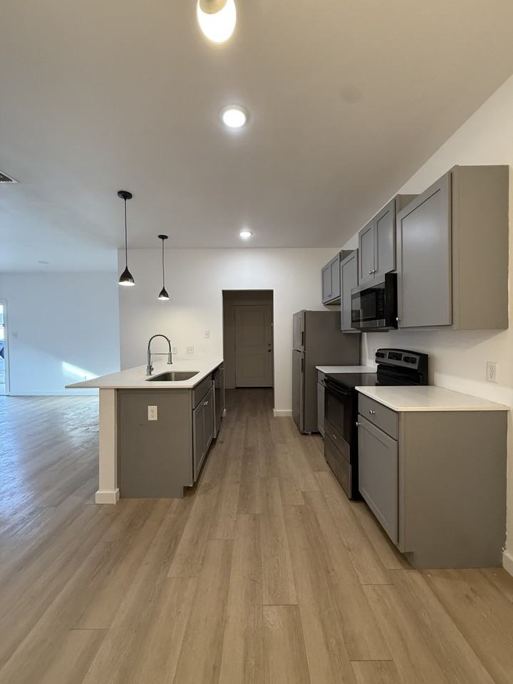 5708 Kemper St #1 - Photo 5 of 17