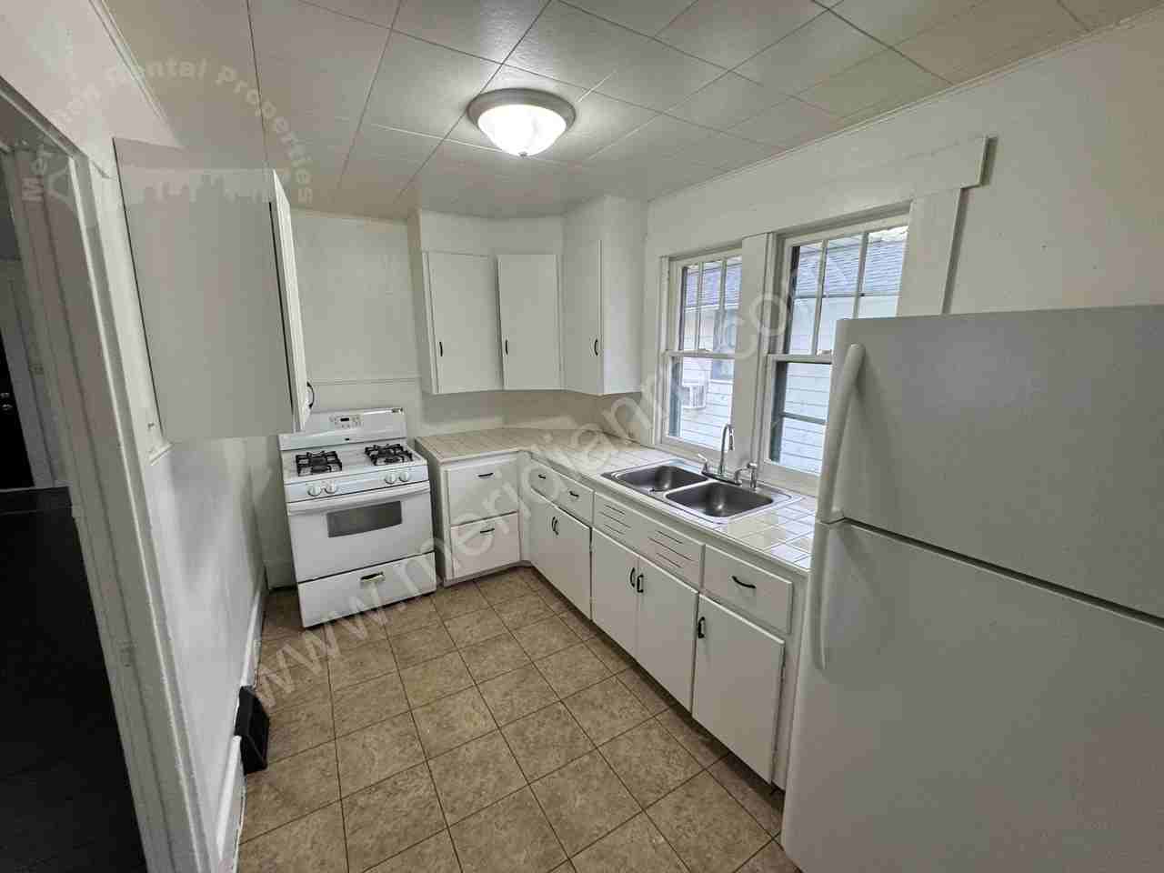 1030 Franklin Ave #1 - Photo 6 of 10