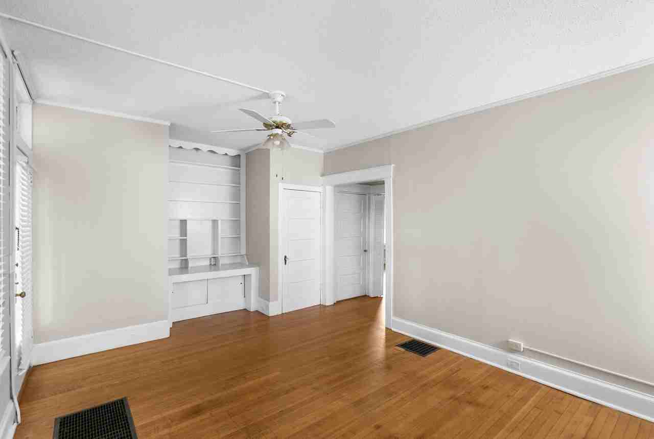 Laurelton Oaks - Photo 5 of 11