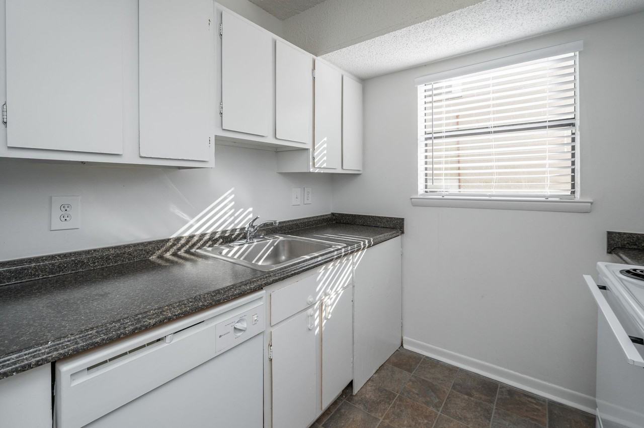 Dana Apartments - Photo 2 of 10