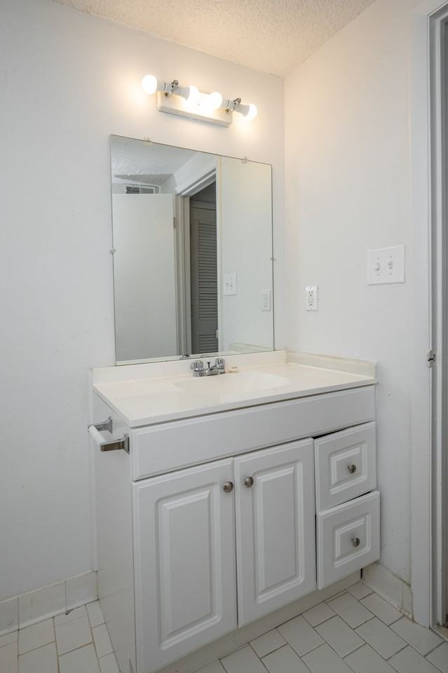 Dana Apartments - Photo 6 of 10
