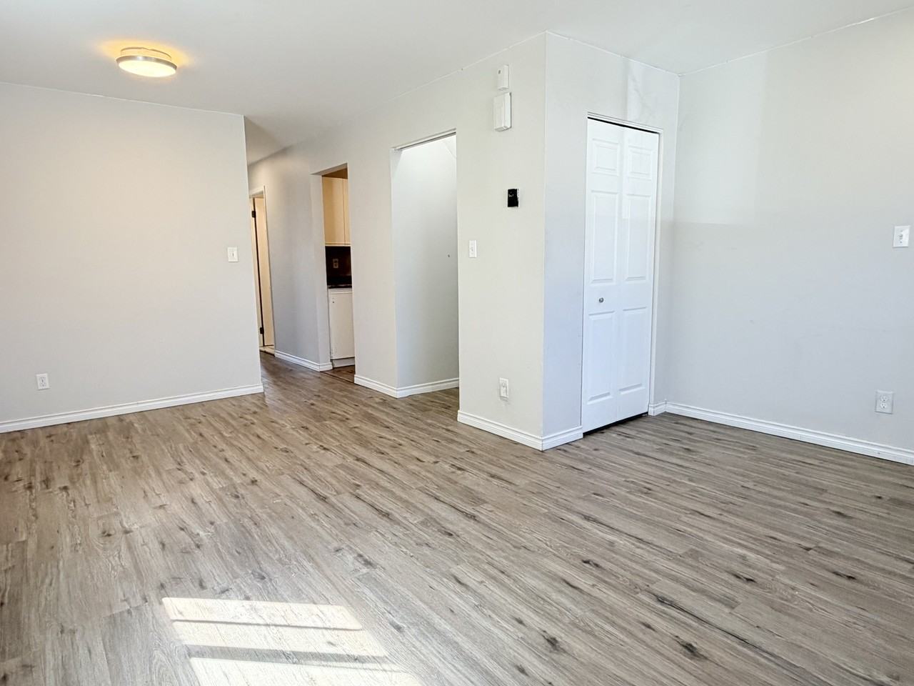 423 Bruce Ave #4 - Photo 4 of 14