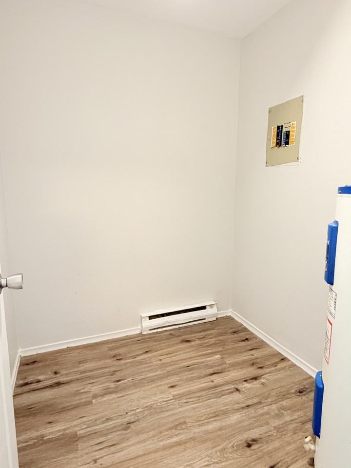 423 Bruce Ave #4 - Photo 6 of 14