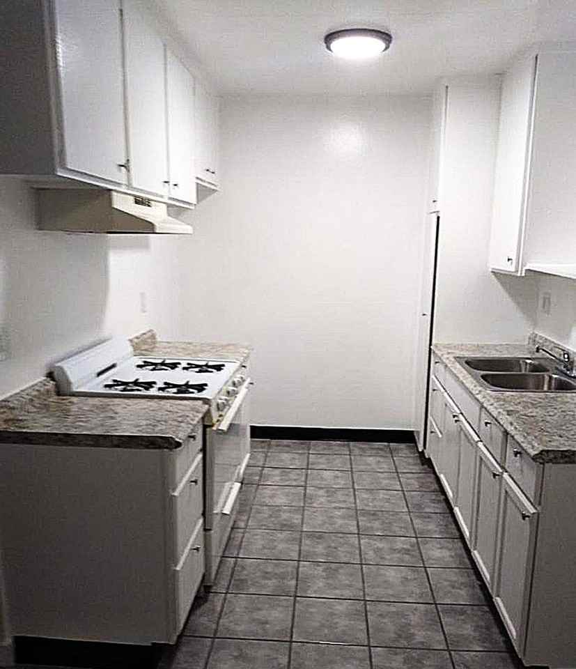 8919, 8931, 8941 & 8955 Columbus Avenue - Photo 3 of 5
