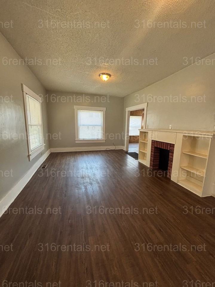 511 W Locust Ave - Photo 4 of 21