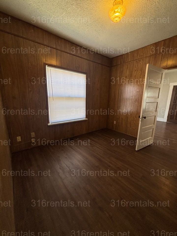 511 W Locust Ave - Photo 7 of 21
