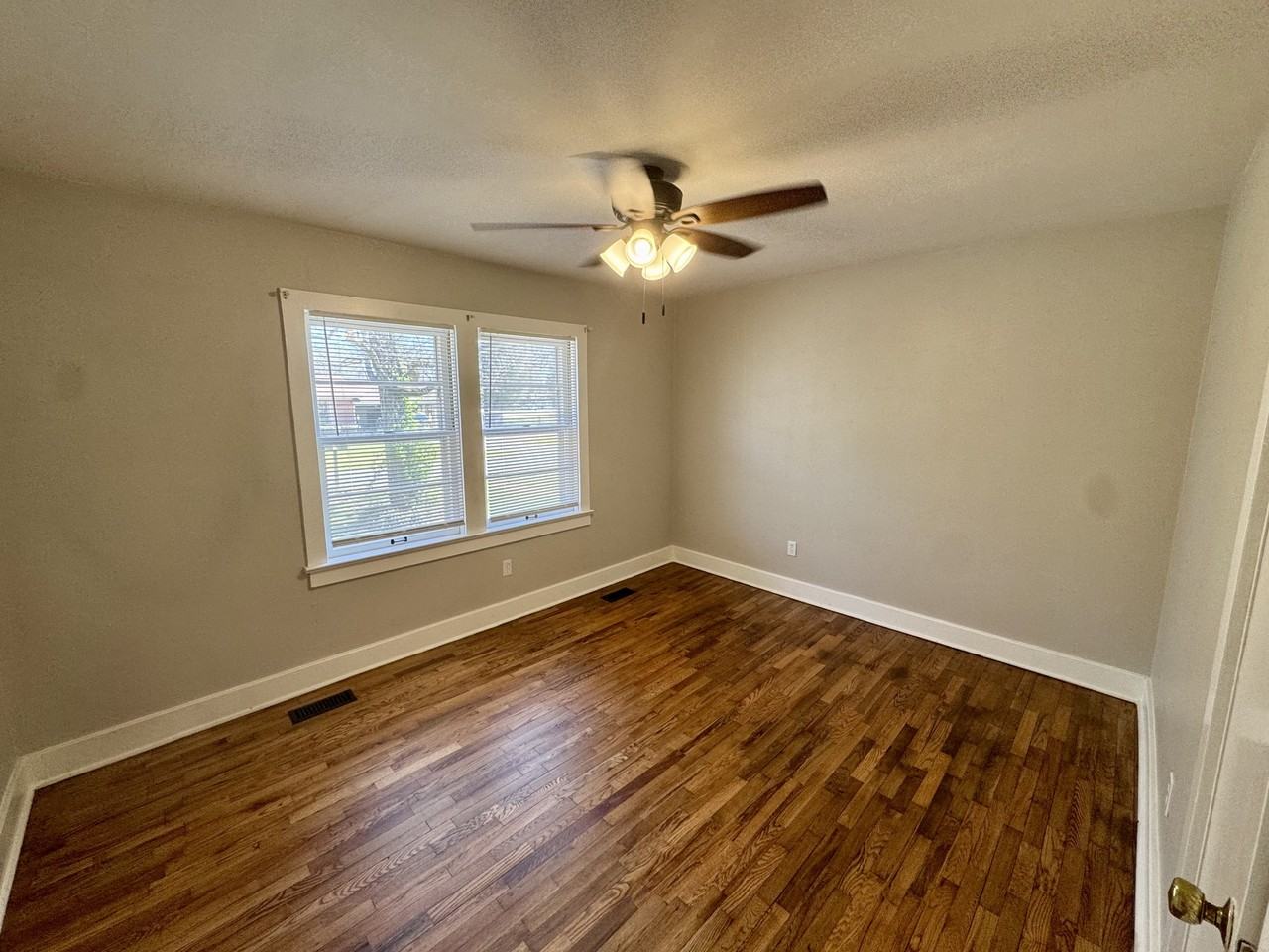 518 Lawson St #2 - Photo 3 of 10