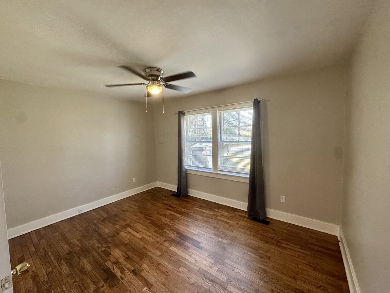 518 Lawson St #2 - Photo 4 of 10