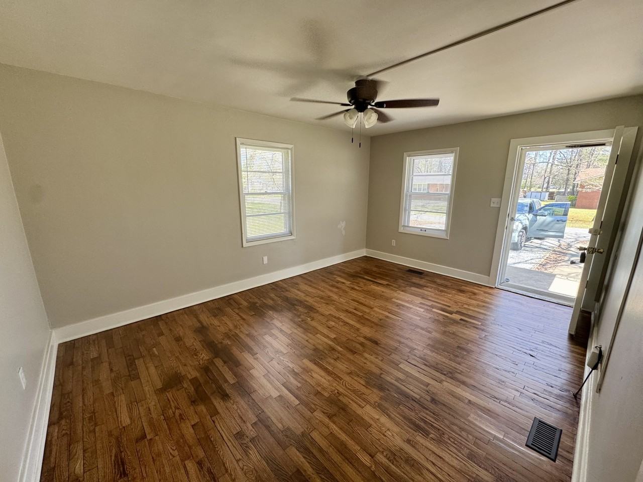 518 Lawson St #2 - Photo 7 of 10