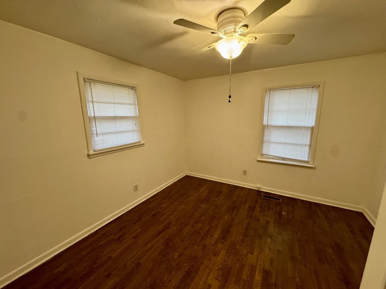 409 Suffield St #1 - Photo 3 of 9