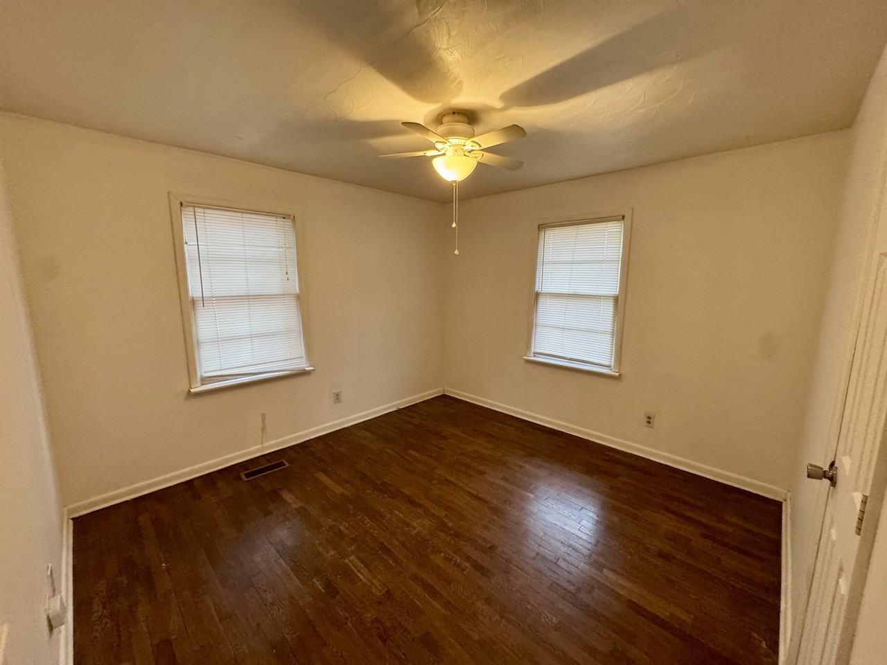 409 Suffield St #1 - Photo 4 of 9