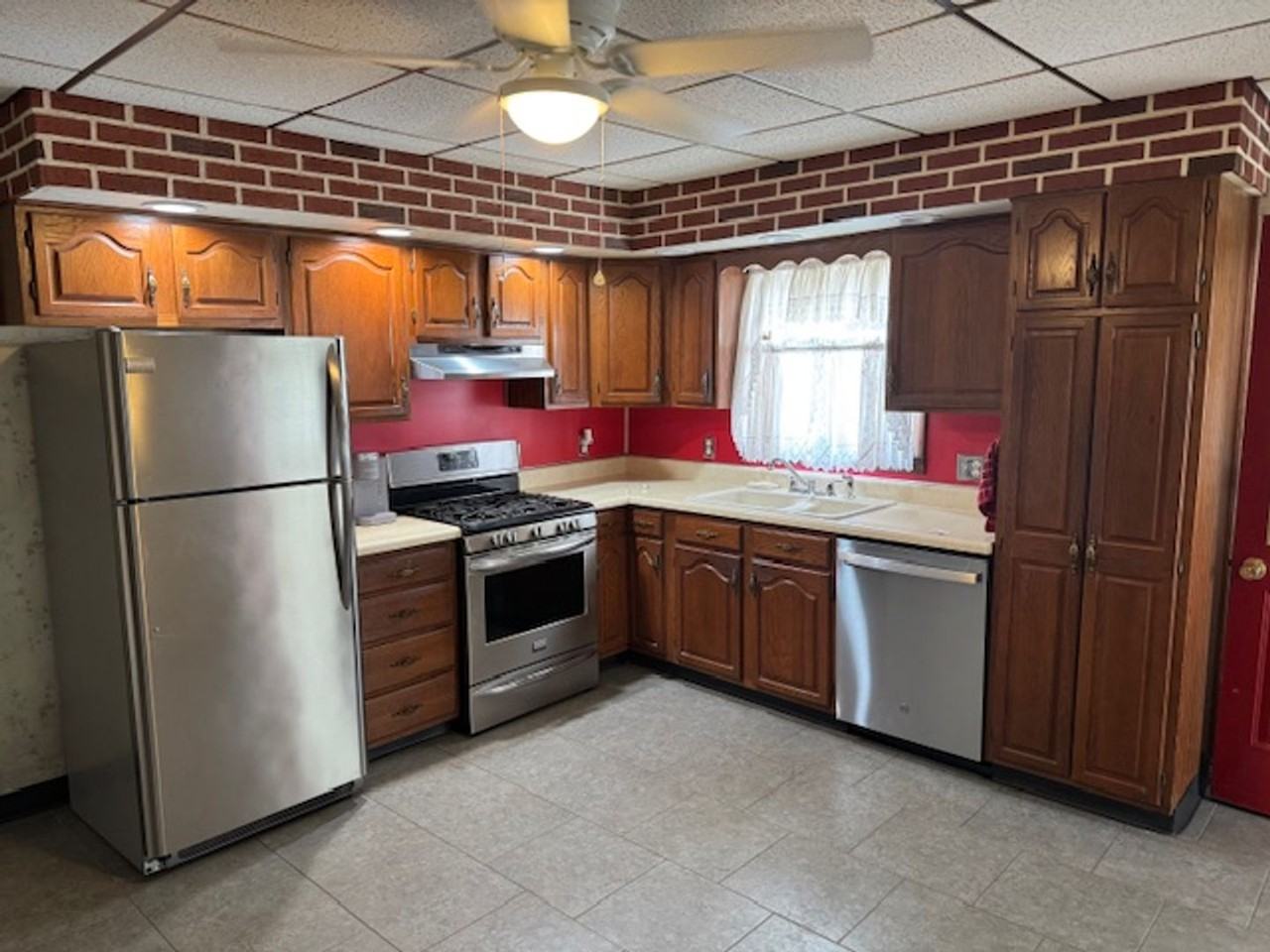 39 Cotton Ave - Photo 2 of 38