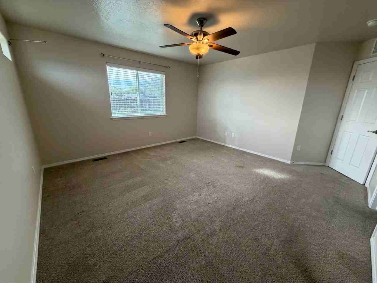 108 Ne Malad Ct #1 - Photo 7 of 32