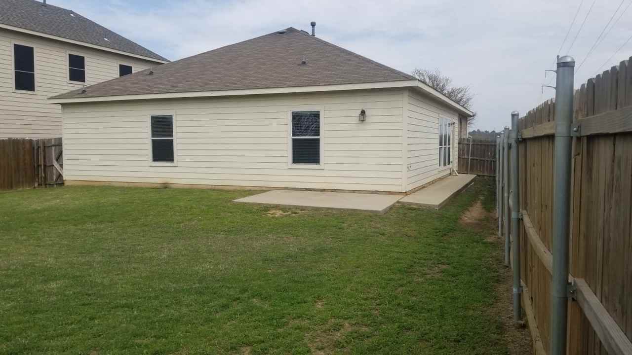 1104 Redcloud Dr #1 - Photo 5 of 18