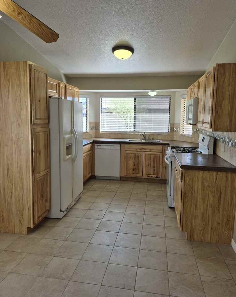 2741 W Firebrook Rd #1 - Photo 4 of 27